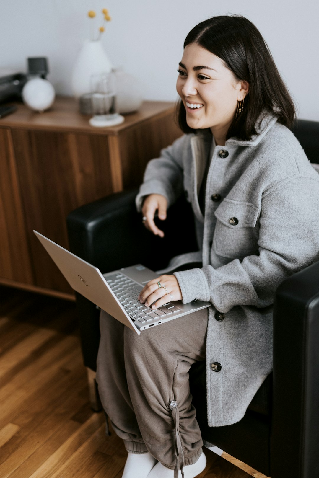 woman-in-gray-coat-using-laptop-gche6b-uozc